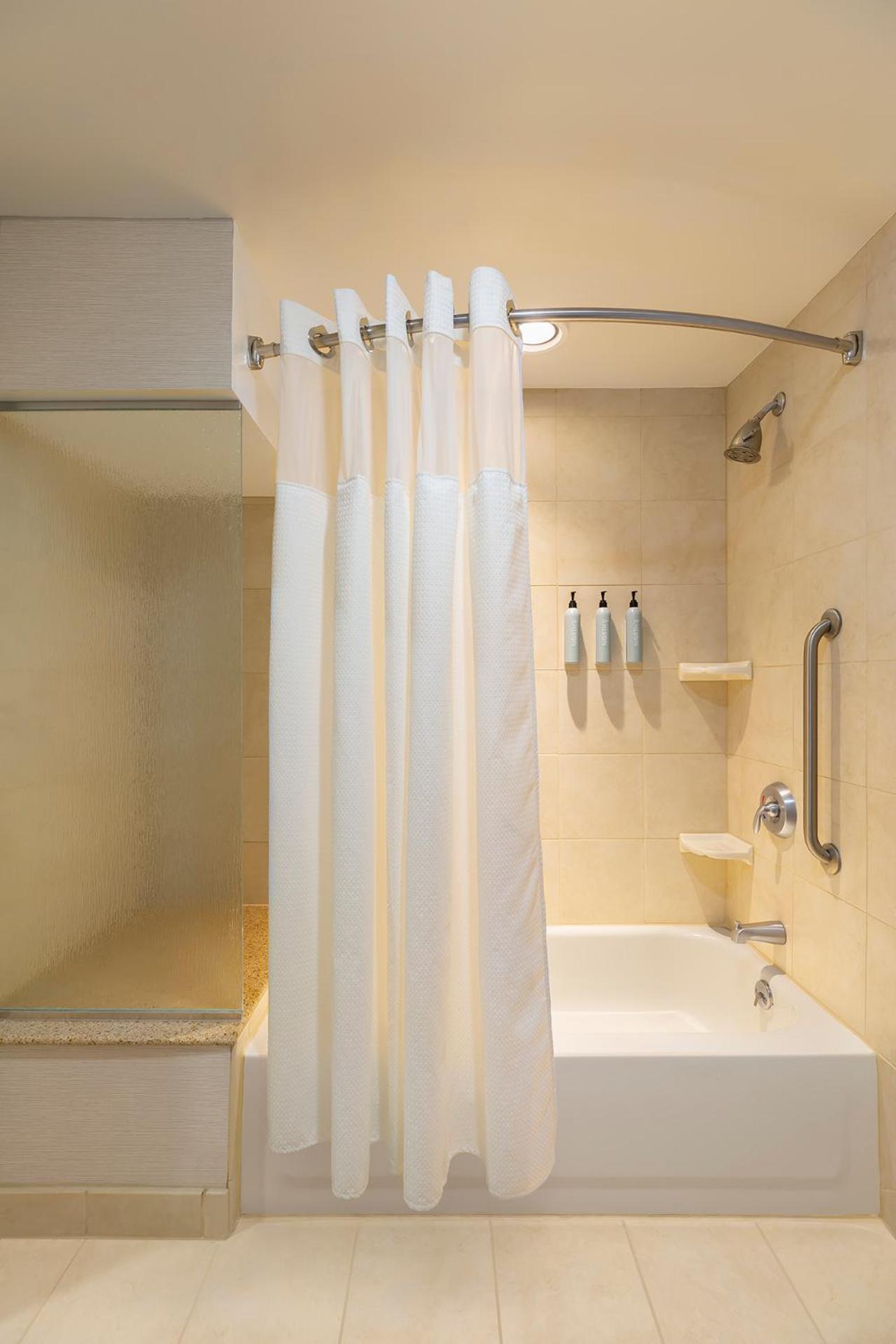 Courtyard By Marriott Madison West / Middleton Hotel Ngoại thất bức ảnh