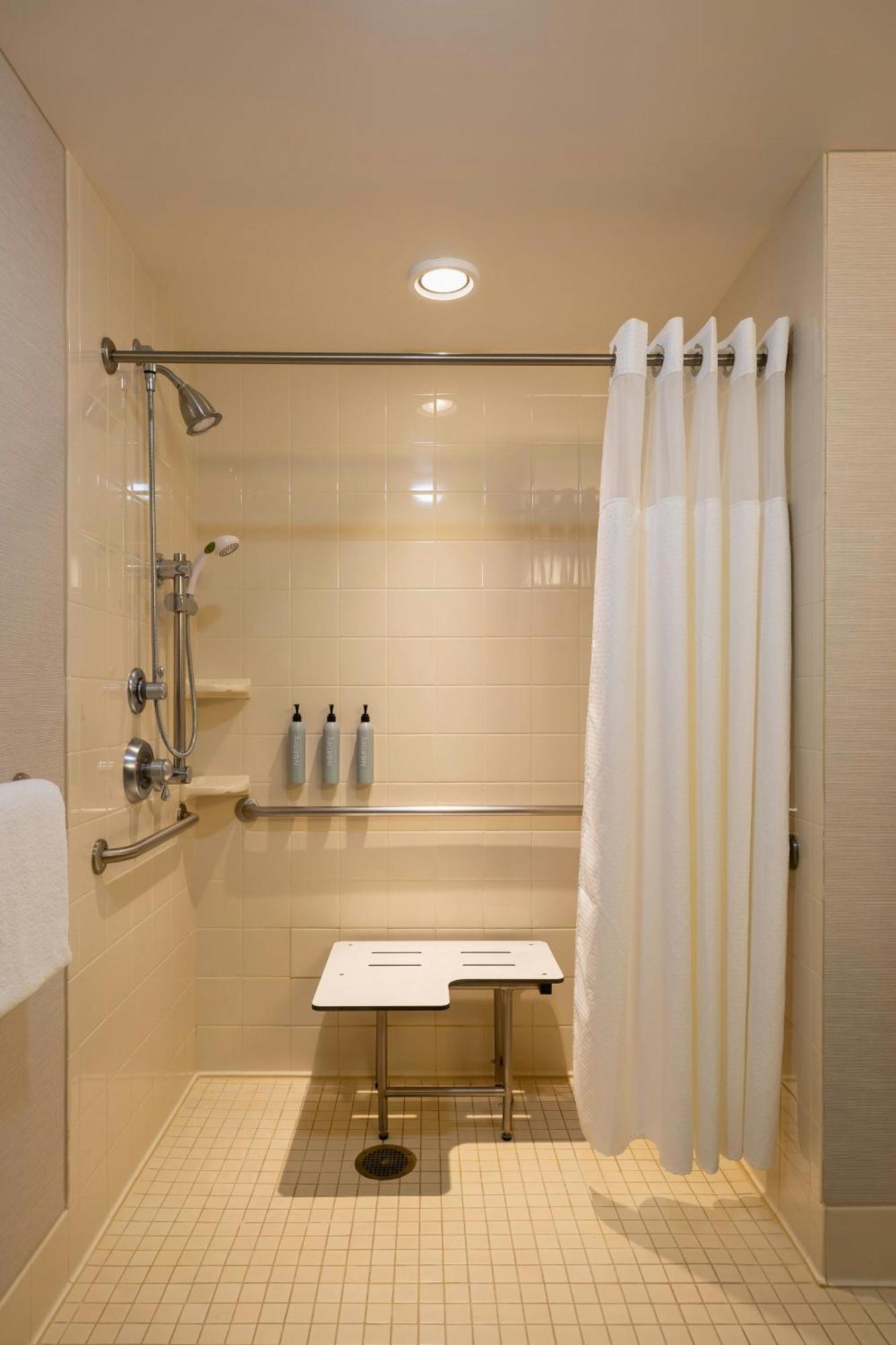 Courtyard By Marriott Madison West / Middleton Hotel Ngoại thất bức ảnh