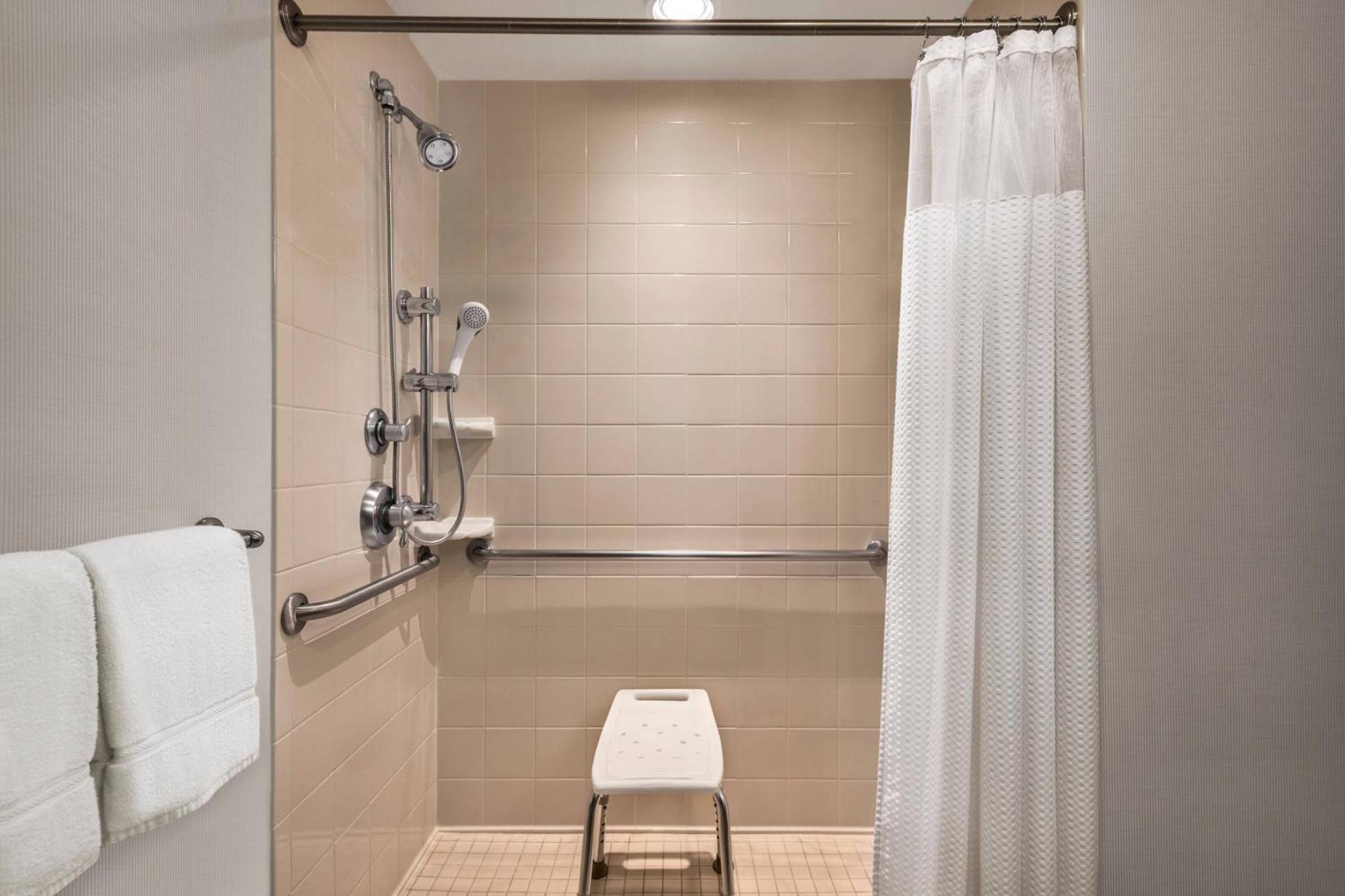 Courtyard By Marriott Madison West / Middleton Hotel Ngoại thất bức ảnh